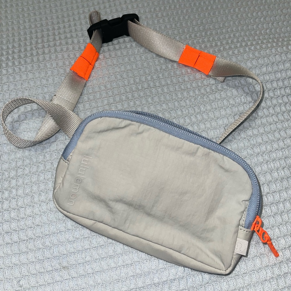 Lululemon mini belt bag NWOT